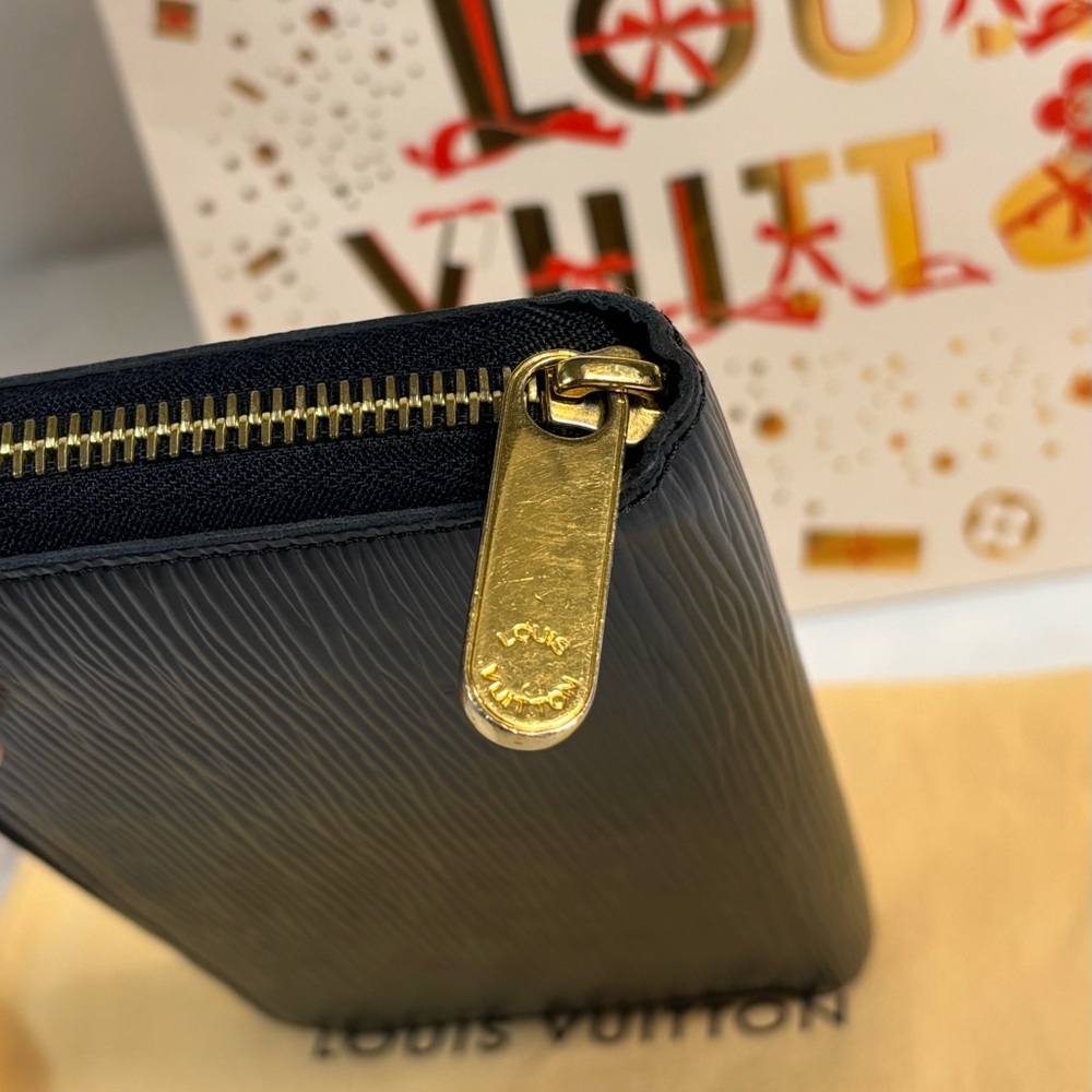 Absolutely Stunning Louis Vuitton Zippy Wallet Epi Noir - Picture 9 of 15